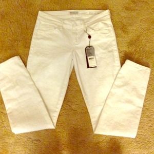 White Guess Jeans *traded* @cashmere