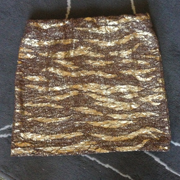 ❤SOLD🍂 Gold body con skirt - Picture 2 of 4