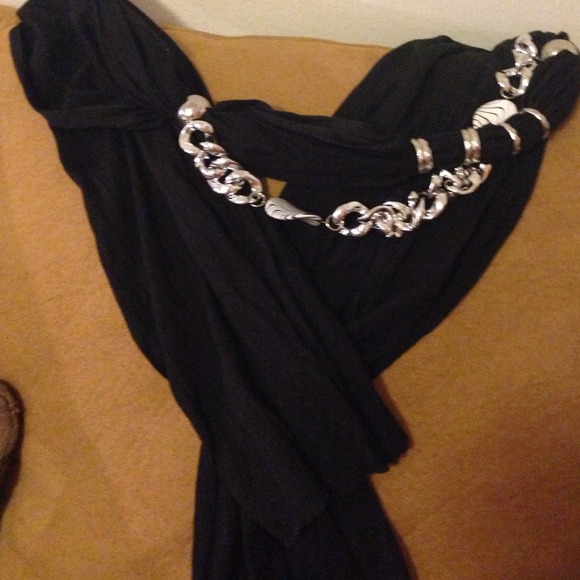 Scarfs - beautiful designs-all colors - Picture 3 of 3