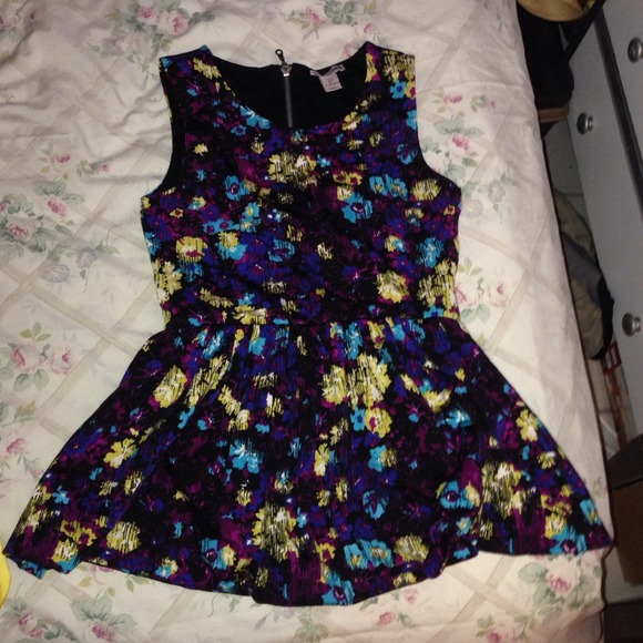 *SOLD* H&M floral peplum top - Picture 1 of 2