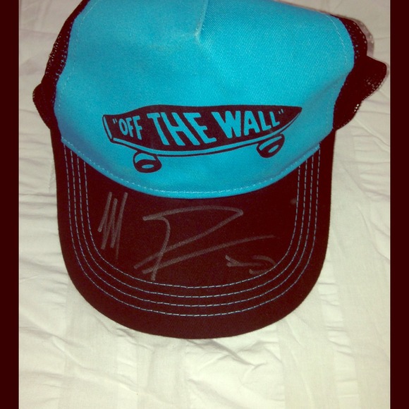 Vans off the wall hat signed by mike posner ❤️
