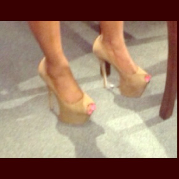 (PRICE DROP) **Authentic** Giuseppe Zanotti Pumps
