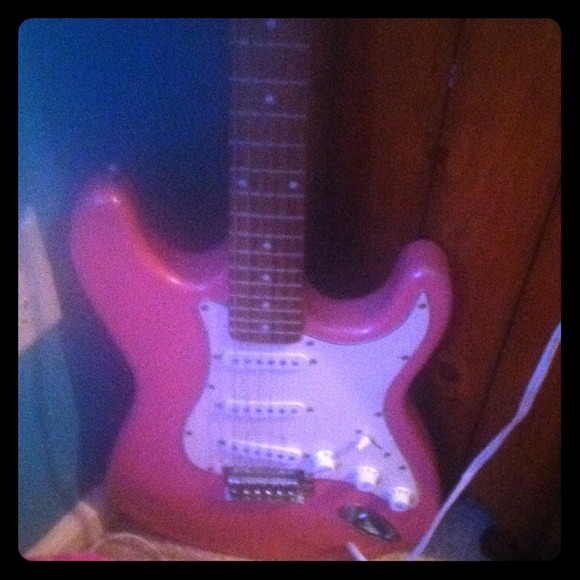 Bridge craft guitar (pink)