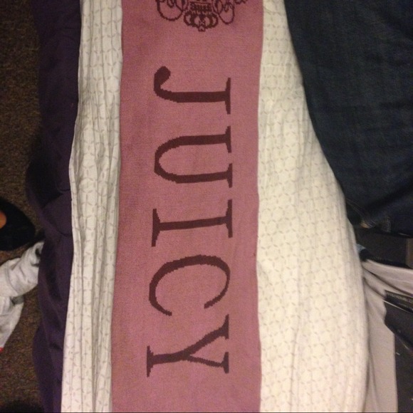Juicy couture hat and scarf