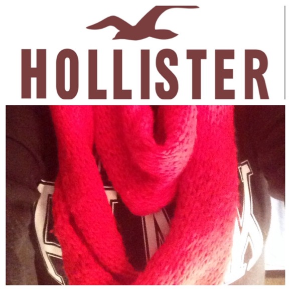 ✨11/1 HOST PICK✨ Red hollister scarf
