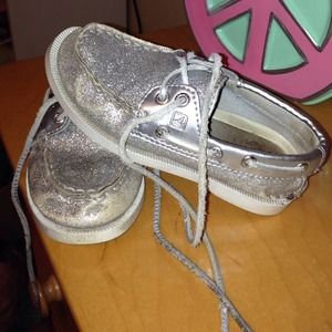 🚫sold🚫 worn silver sparkly toddler sperrys