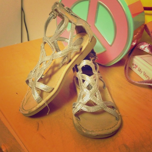 U🚫sold🚫sed toddler girl silver sandals