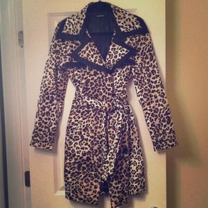 ❌HOLD❌PM EDITOR PICK! Bebe leopard trench coat