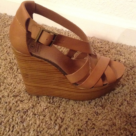 NWOT lucky brand camel wedges - Picture 3 of 4