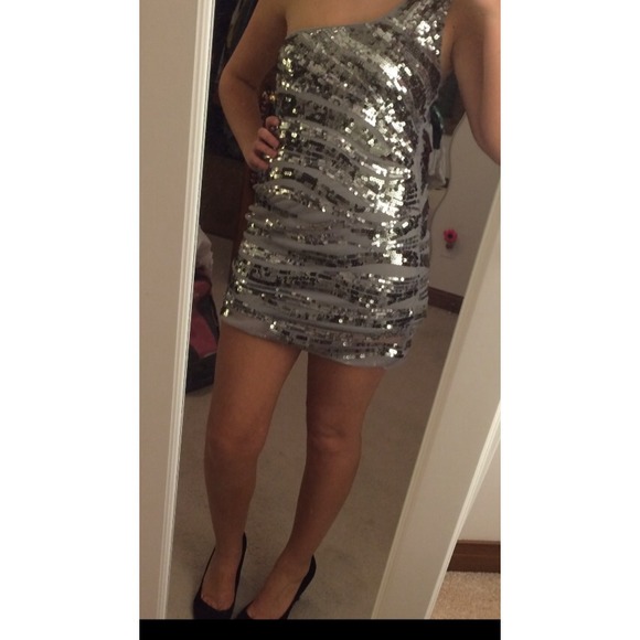 ❌❌SOLD❌❌Sparkly one shoulder dress
