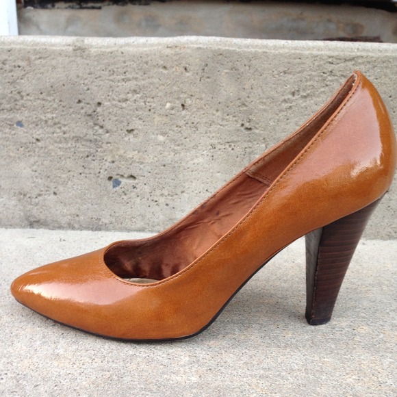 H&M Cognac Pumps