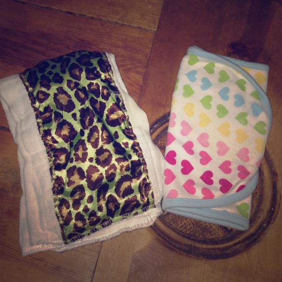 🚫sold🚫Lot of 2 baby girl burp cloths