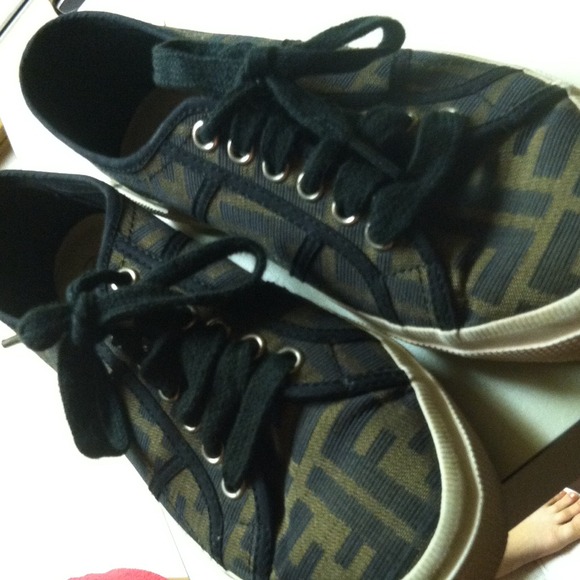 authentic sz 8 fendi shoes for women
