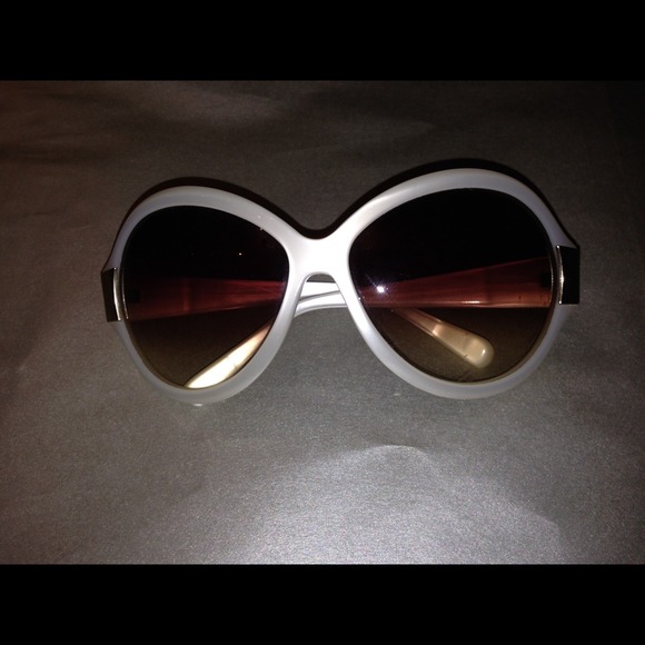 SOLD❗️❗️Oliver People sunglasses AUTHENTIC!! R