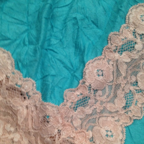 Really cute Tank-Top. That go's with everything🌸 - Picture 2 of 2