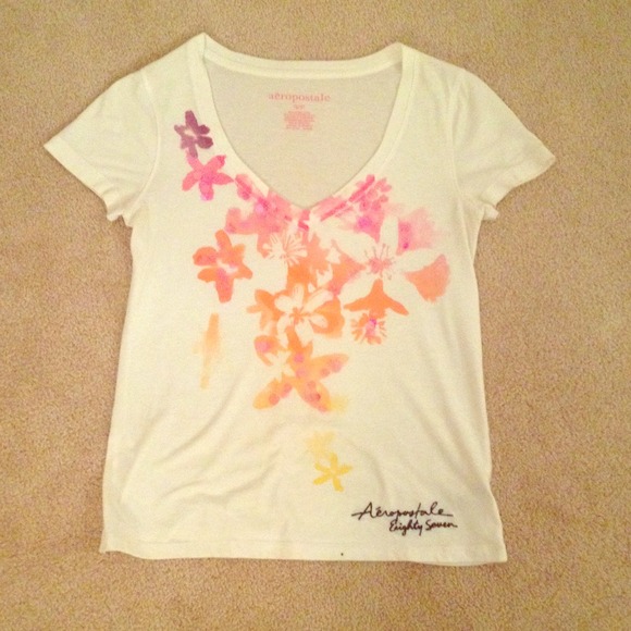 Aéropostale floral t-shirt