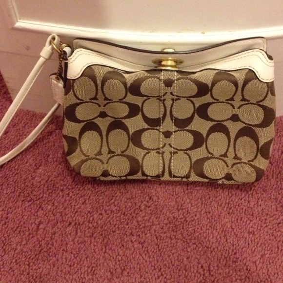 Authentic COACH wristlet - Picture 1 of 4