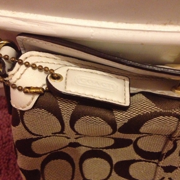 Authentic COACH wristlet - Picture 2 of 4