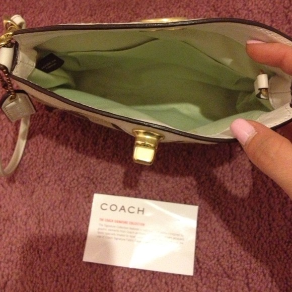 Authentic COACH wristlet - Picture 3 of 4