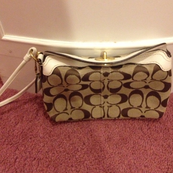 Authentic COACH wristlet - Picture 4 of 4