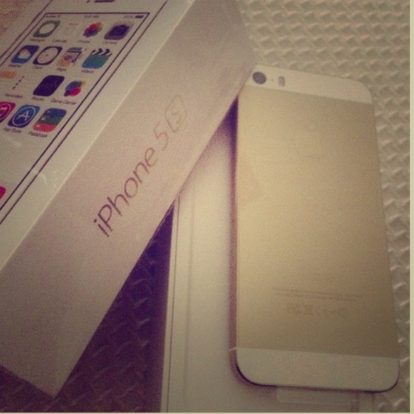 🚫🚫📵📵SOLD🚫🚫📵📵Gold iPhone 5s 16gb (sprint)