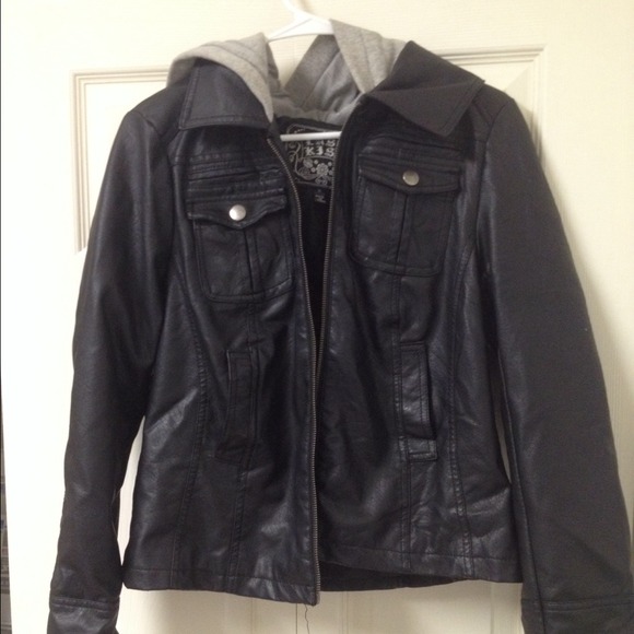 For @mtwill 💗💃 Black leather jacket