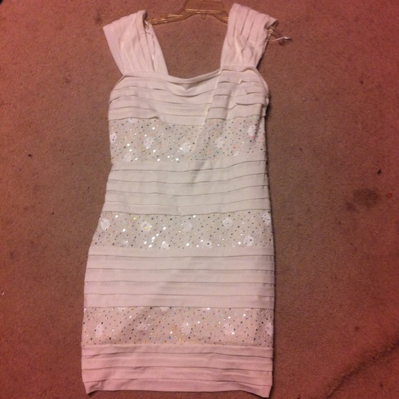Dresses & Skirts - White party dress