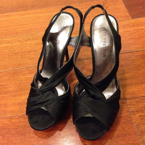 Black Pumps