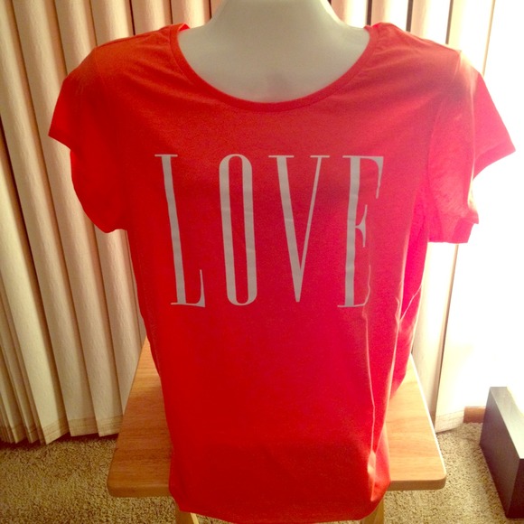 LOVE Tee
