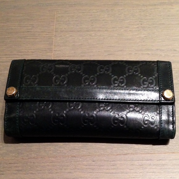 SOLD Gucci Wallet - Authentic