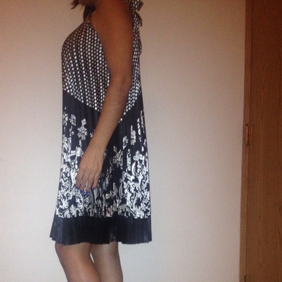 100 % polyester beautiful dress. - Picture 3 of 4