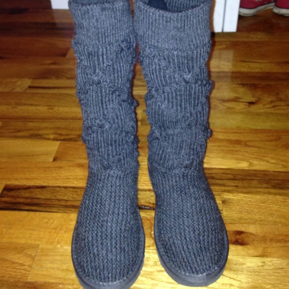 ✋SOLD Authentic Argyle Knit Uggs - Picture 2 of 4