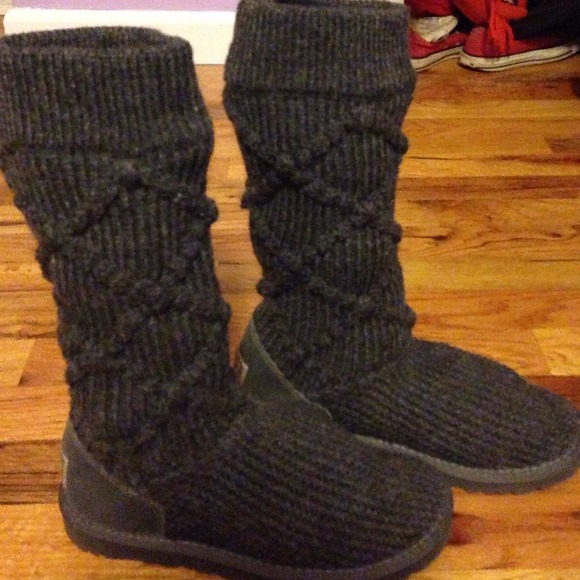 ✋SOLD Authentic Argyle Knit Uggs - Picture 3 of 4