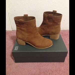 Eileen Fisher bootie Size 8.