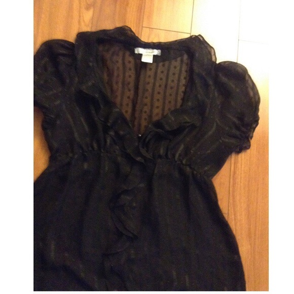 Cute black top - Picture 2 of 2