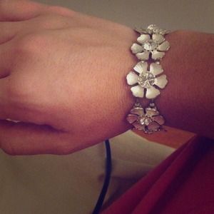 Stretchy silver flower bracelet 💎