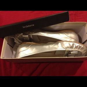 Silver foil, Liz Claiborne size 8 fun flats!