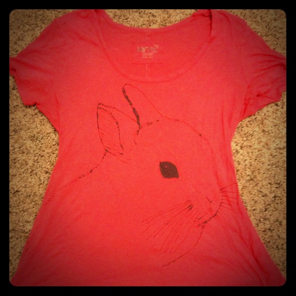 ⚠️Soft and lightweight coral tee. Like new!