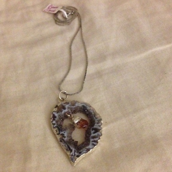 Crystal pedant necklace💙