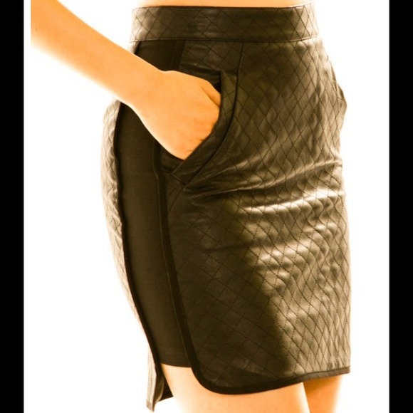 FAUX-LEATHER QUILTED SKIRT