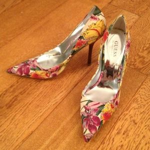 Guess Floral Pumps size 8