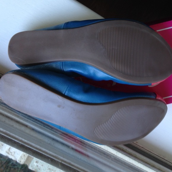 ❗️LAST Pair❗️✨Pink & Blue Cap Toe Ballet Flats - Picture 3 of 4