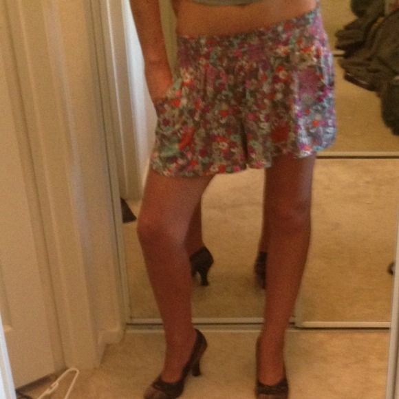 NWOT Floral Print "Flowy" Shorts - Picture 2 of 4