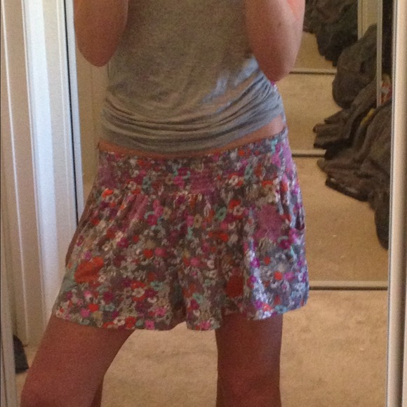 NWOT Floral Print "Flowy" Shorts - Picture 3 of 4
