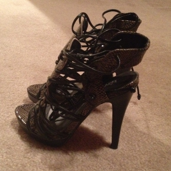 Heels - Picture 2 of 3