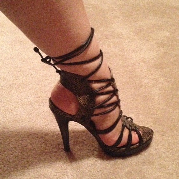 Heels - Picture 3 of 3