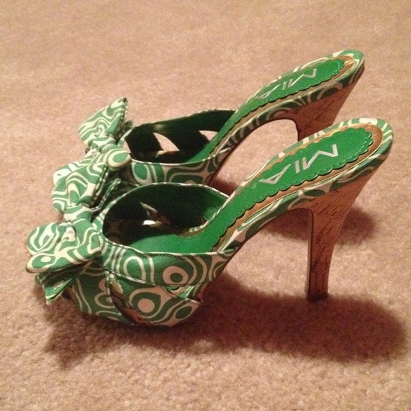 Heels - Picture 2 of 2
