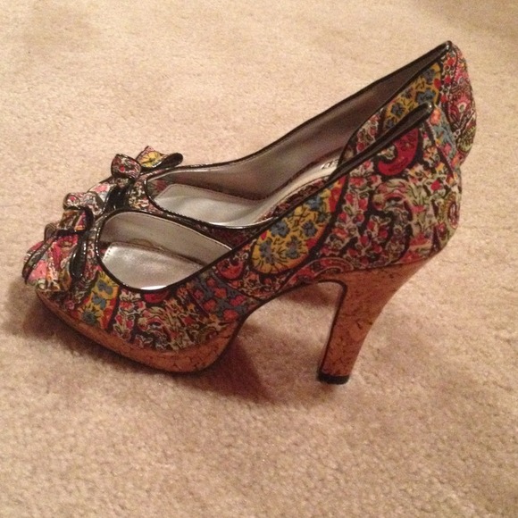 Heels - Picture 2 of 3