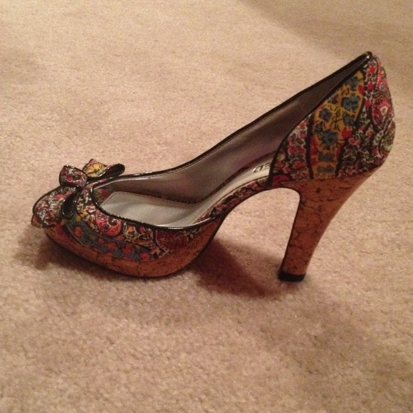 Heels - Picture 3 of 3