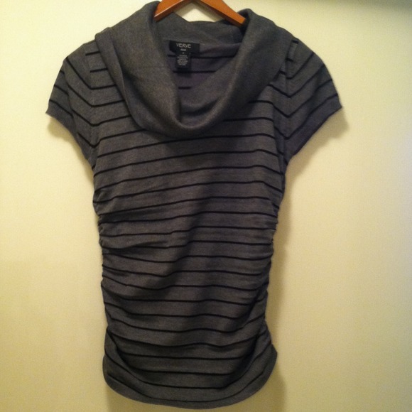 Size small Verve Top Sale🌺🌺